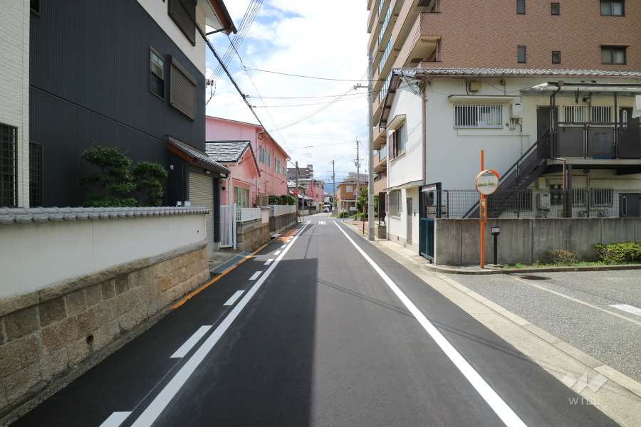 敷地南側の前面道路