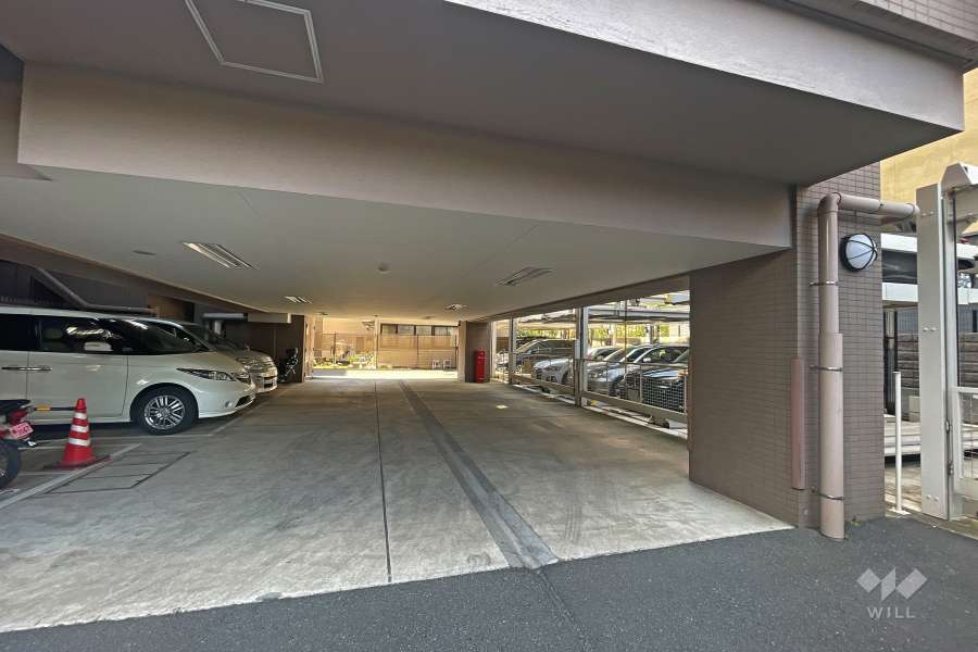 敷地内駐車場（屋内平面式と屋外機械式）