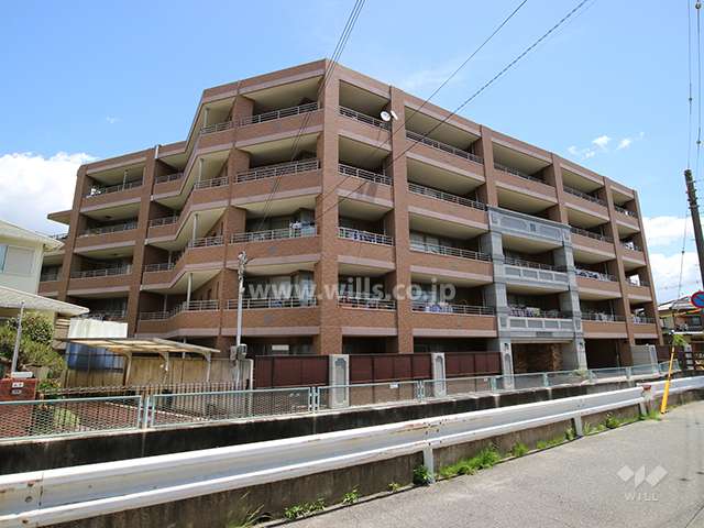 エルアンジュ門戸岡田町の外観（西側から）