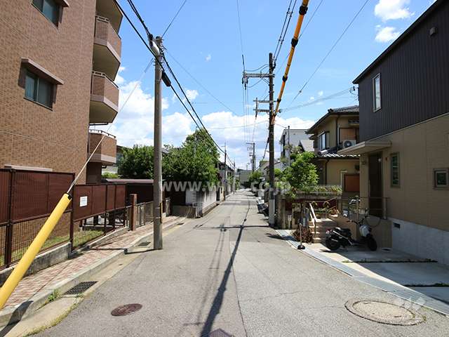 敷地南側の前面道路
