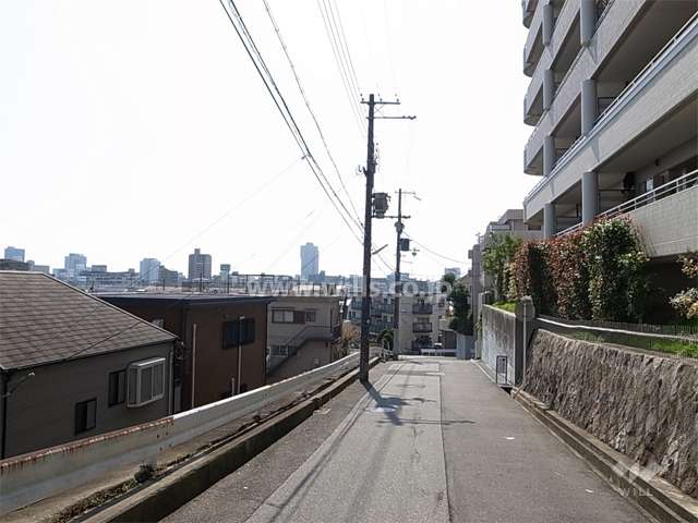 高台にあり住戸により、西宮の市街地を見下ろす眺望が取れています。