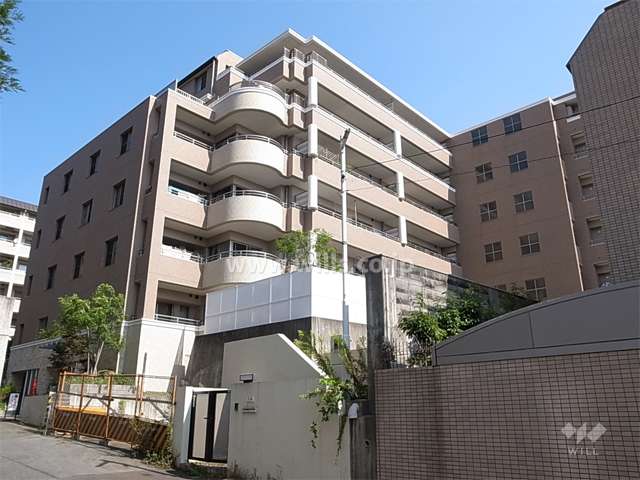 ロイヤル西宮ヒルズの外観（南西側から）