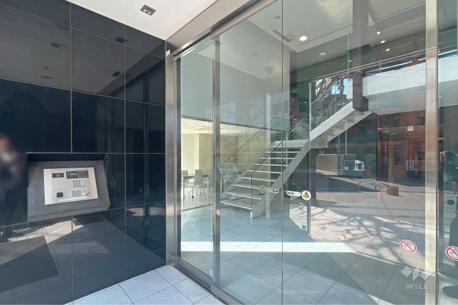 エントランスはオートロック付きです。