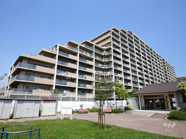 グリーンラグーナ甲子園 Ａ棟の外観（南西側から）