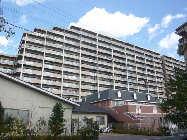 グリーンラグーナ甲子園 Ａ棟の外観（南側から）