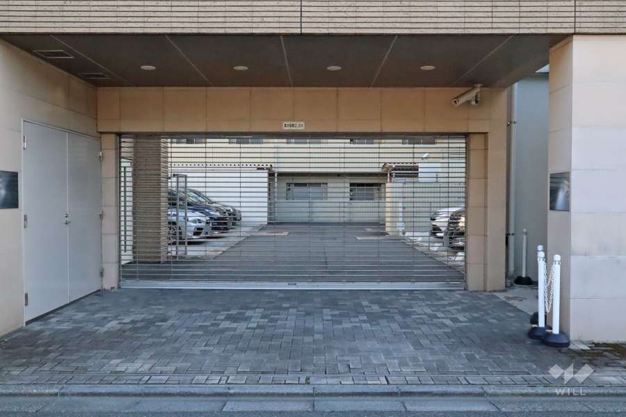 駐車場の出入り口（リングシャッター付き）