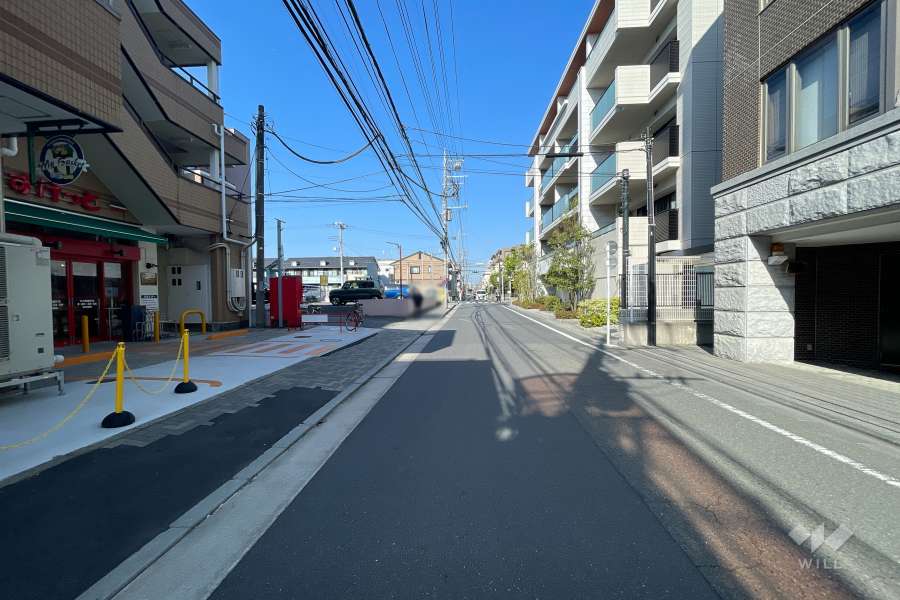 敷地南側の前面道路