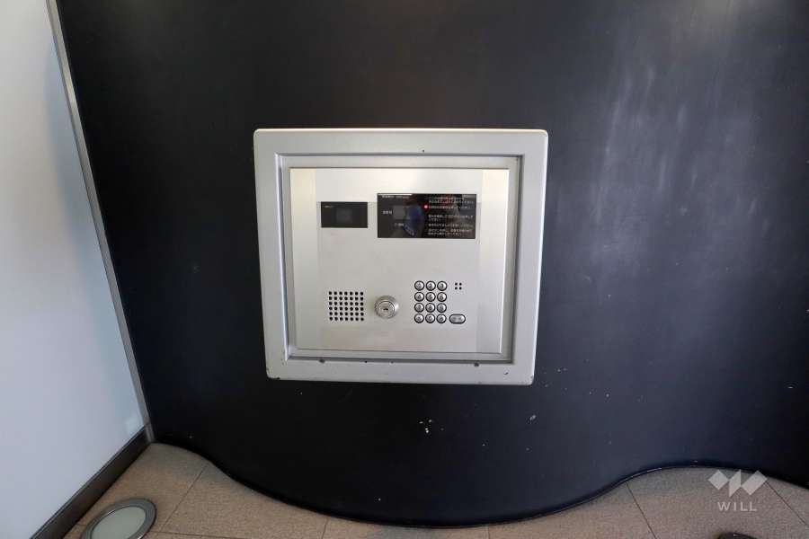 エントランスはオートロック付きです。