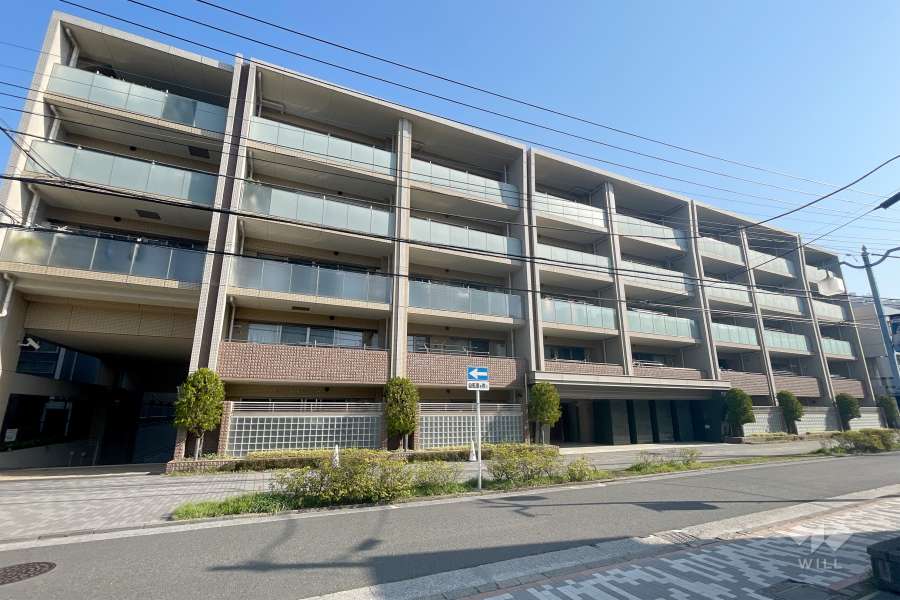 プラウド武蔵小杉の外観（南西側から）