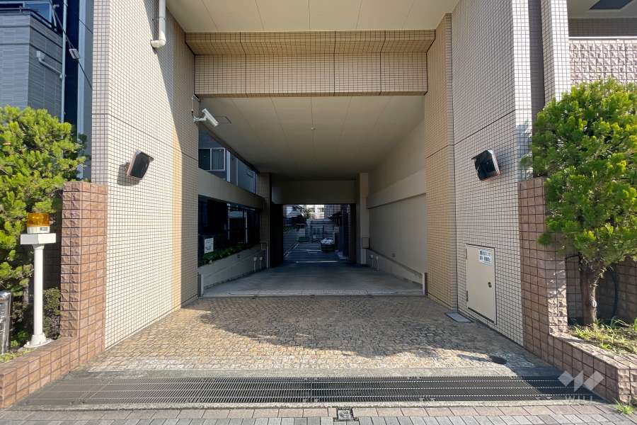 駐車場の出入り口（リングシャッター付き）