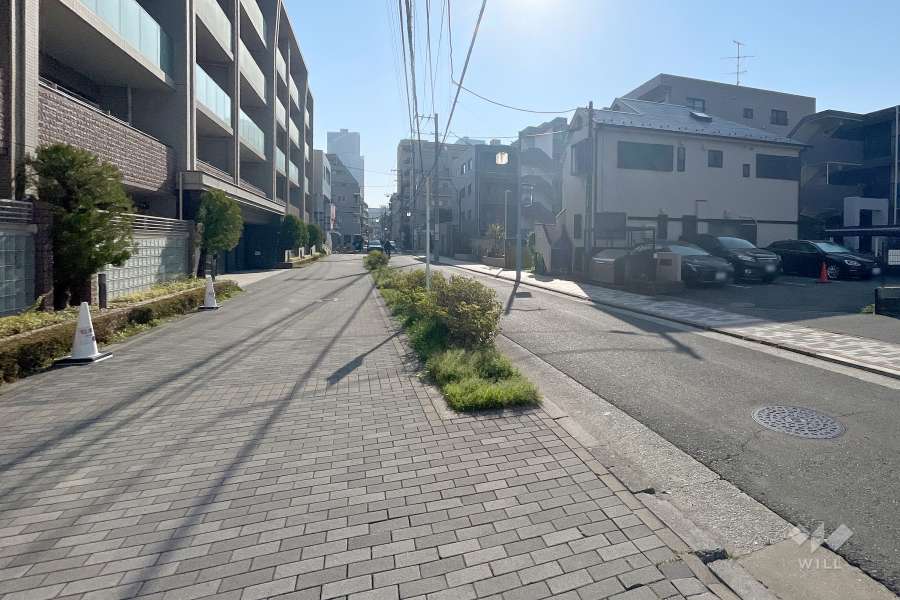 敷地南側の前面道路