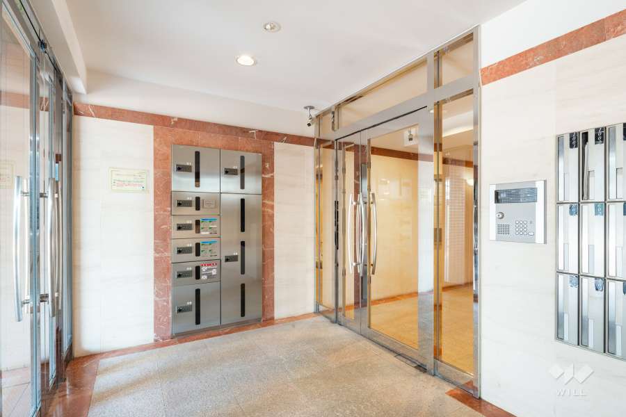 エントランスはオートロック付きです。