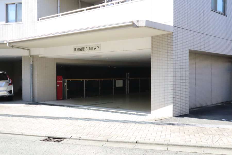 敷地内駐車場（屋内機械式）