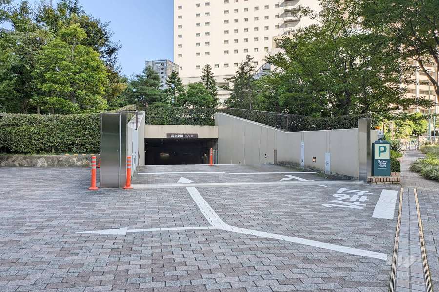 駐車場の出入り口　