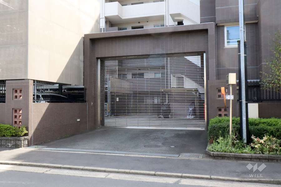 駐車場の出入り口（リングシャッター付き）