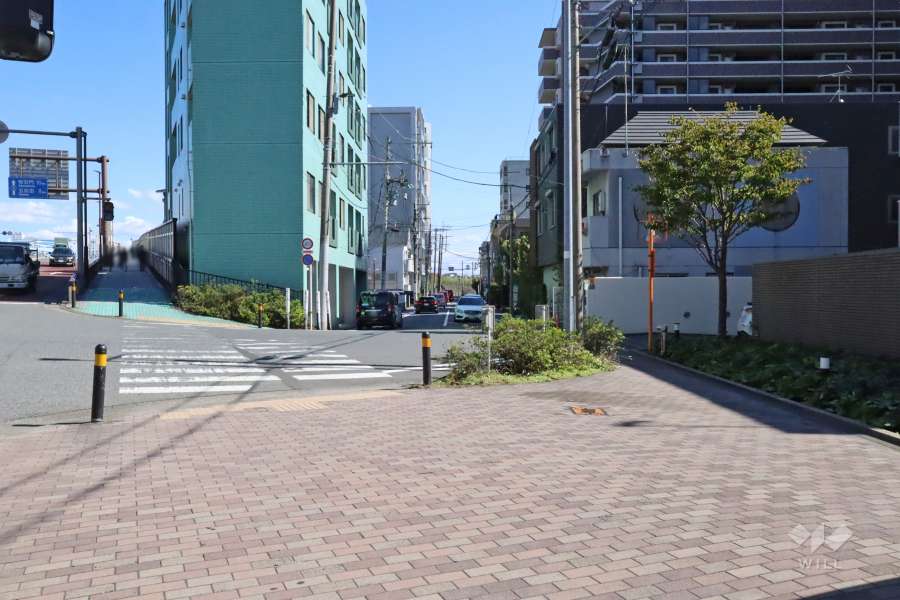 敷地北側の前面道路