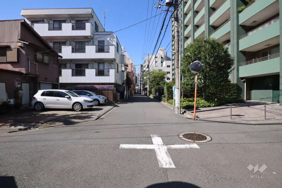 敷地南側の前面道路