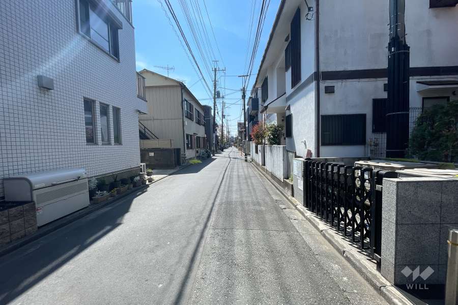 敷地東側の前面道路