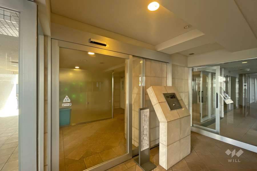 エントランスはオートロック付きです。