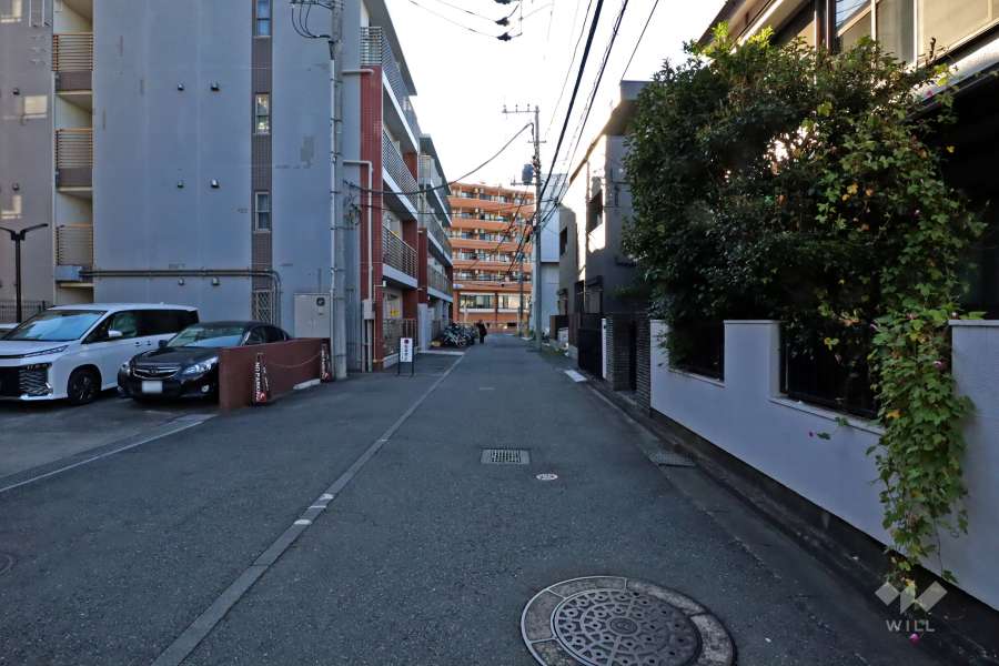 敷地北側の前面道路