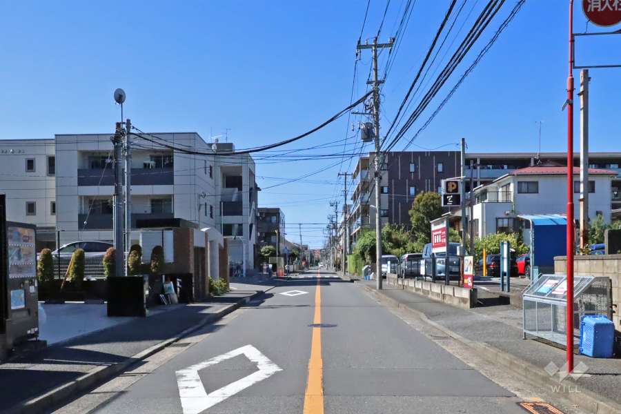 敷地北側の前面道路（東側から）