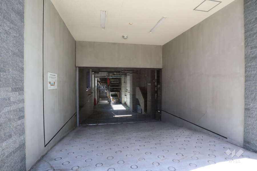 駐車場の出入り口（シャッター式）