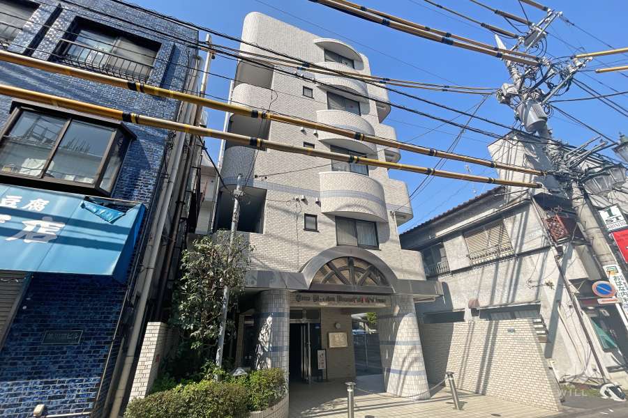 ライオンズマンション武蔵新城駅前の外観（南西側から）　