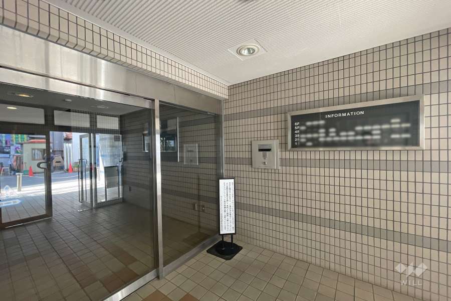 エントランスはオートロック付きです。　