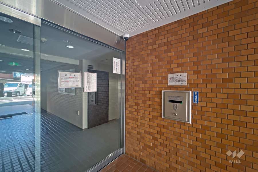エントランスはオートロック付きです。