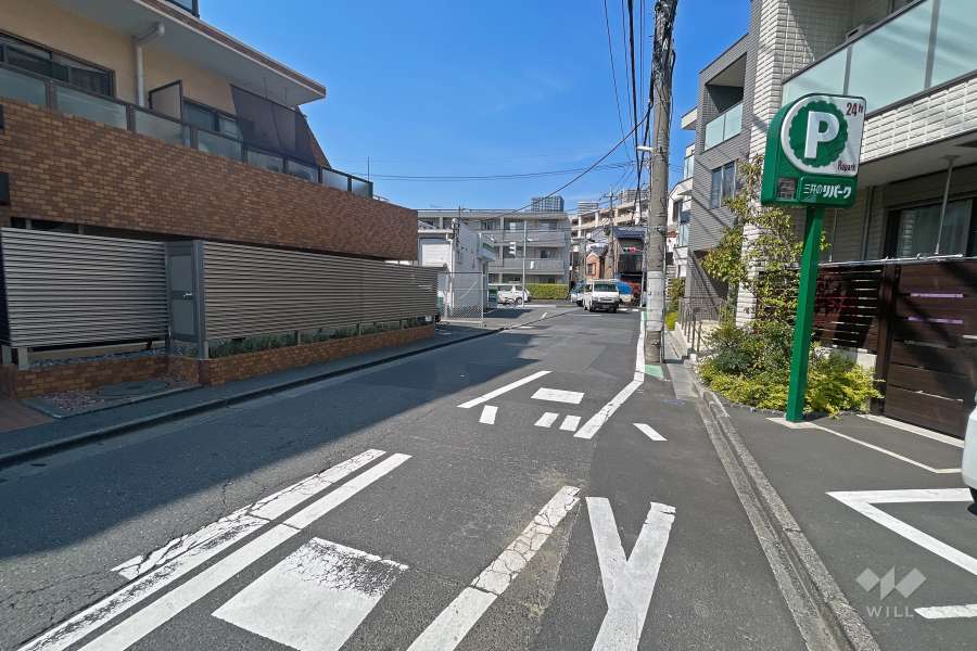 敷地東側前面道路（南側から）