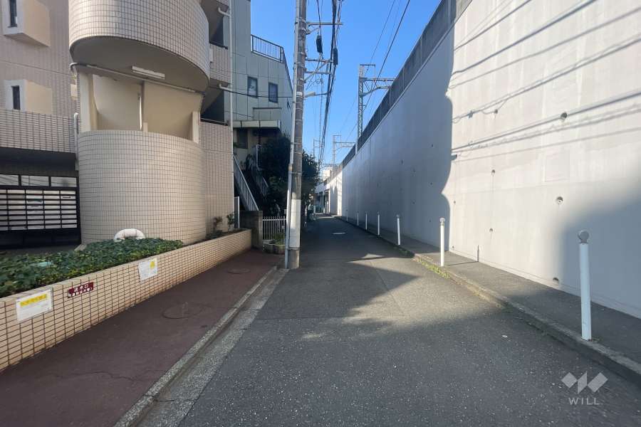 敷地北側の前面道路