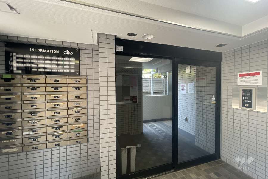 エントランスはオートロック付きです。