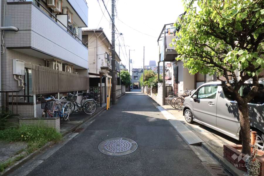 敷地北側の前面道路(東側から)