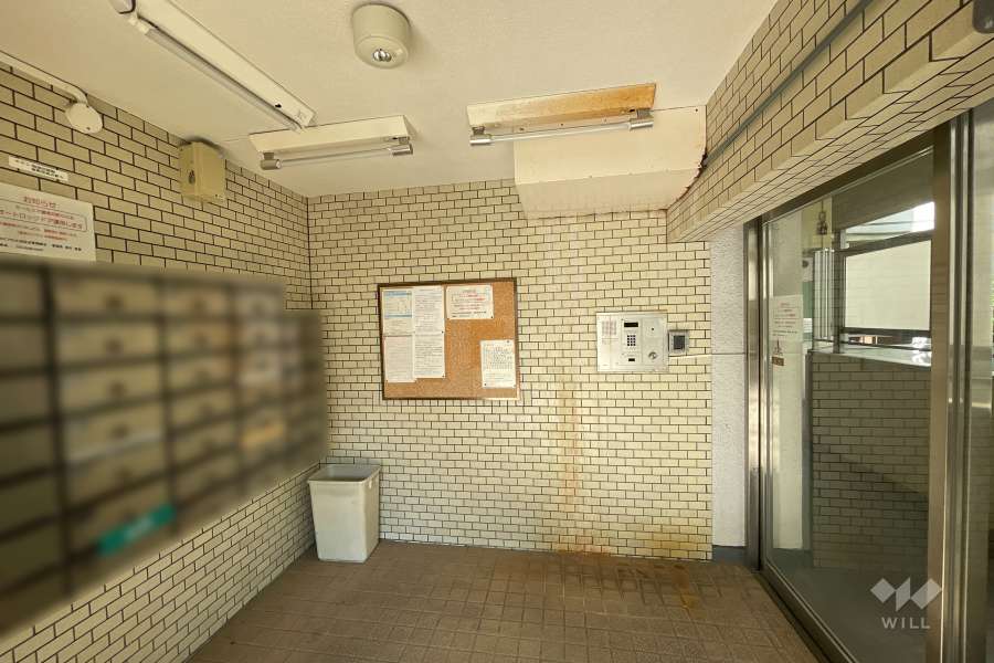 エントランスはオートロック付きです。