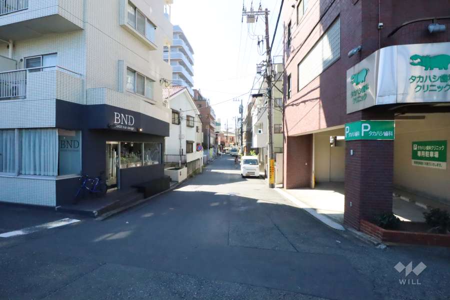 敷地北西側の前面道路(北東側から側)