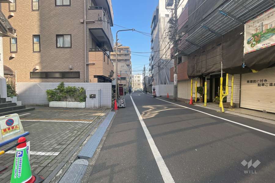 敷地東側の前面道路