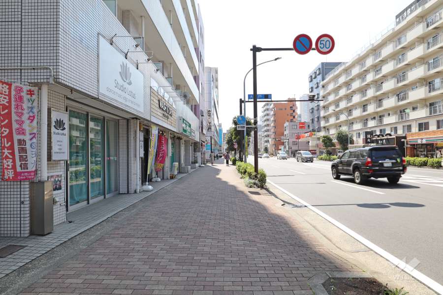 敷地西側の前面道路　