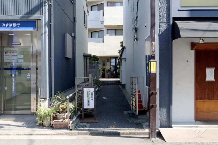 エントランスアプローチ(西側)
