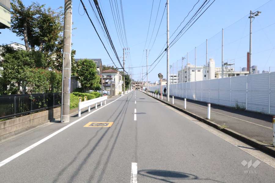 敷地南側の前面道路