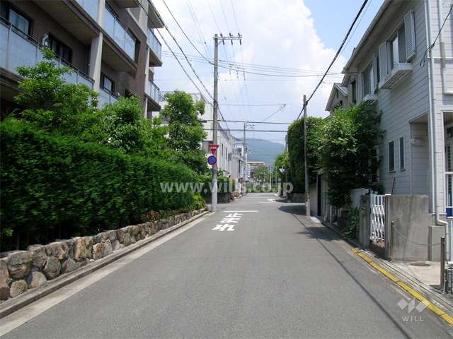周辺は区画の整った閑静な住宅地です。
