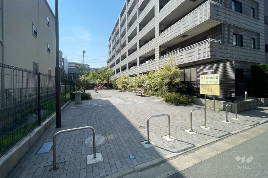 隣接して『市ノ坪広町公園』があります。