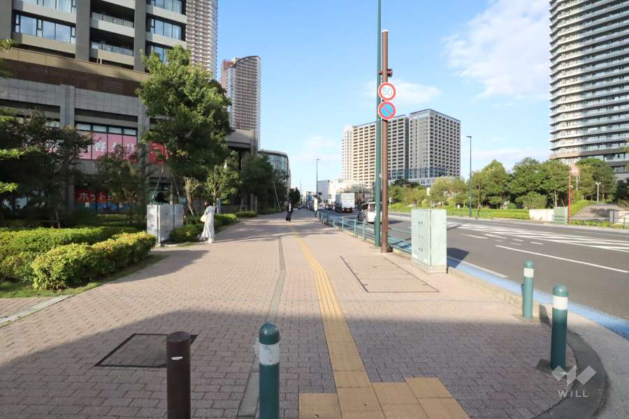 敷地東側の前面道路