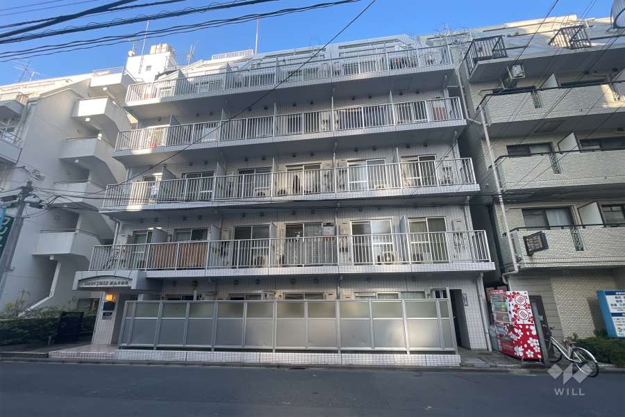 メインステージ新丸子駅前の外観（東側から）