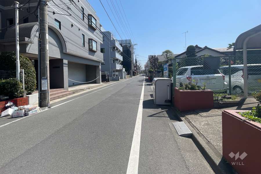 敷地北側の前面道路