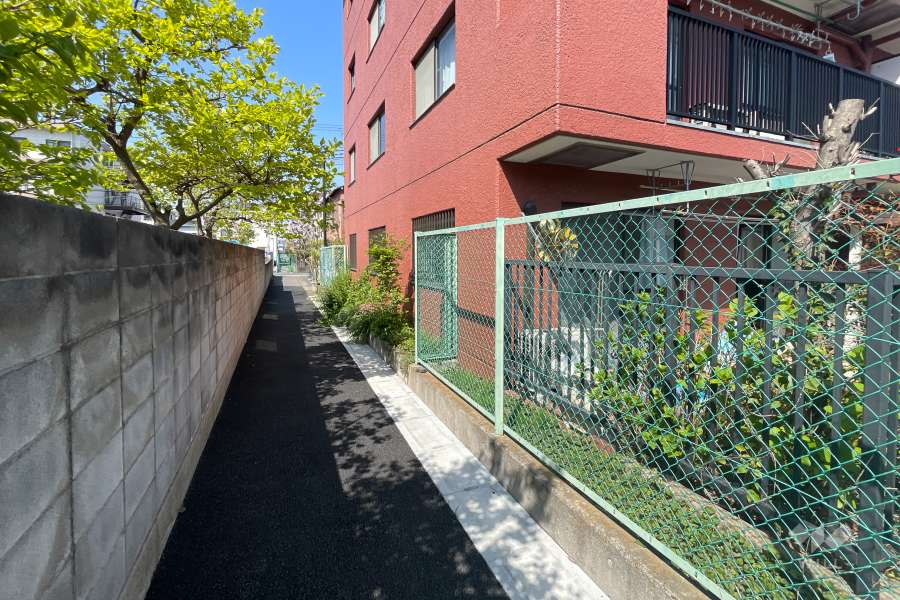 敷地南側の前面通路