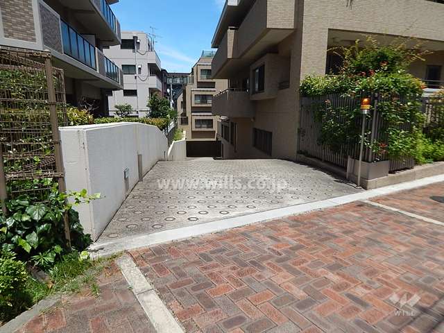 駐車場の出入り口