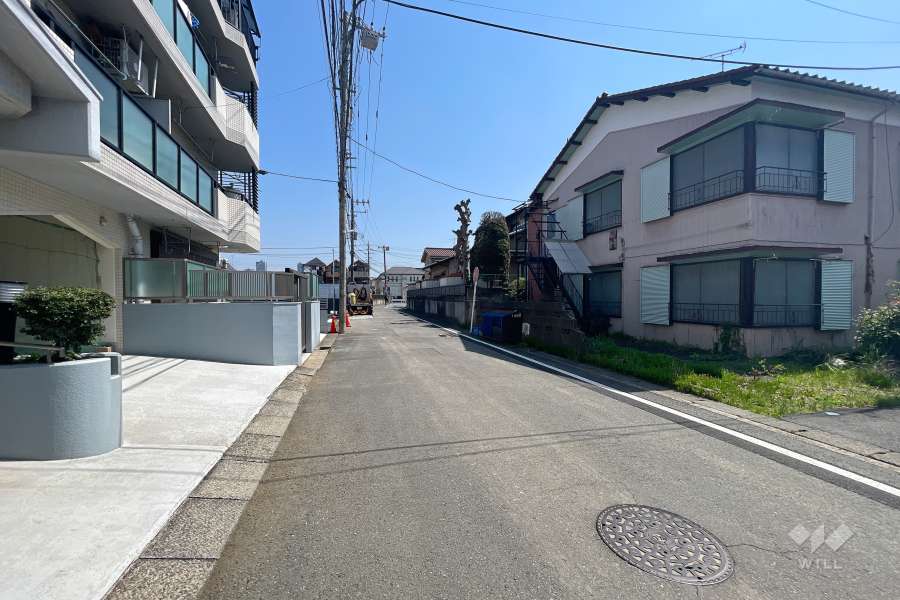 敷地南側の前面道路