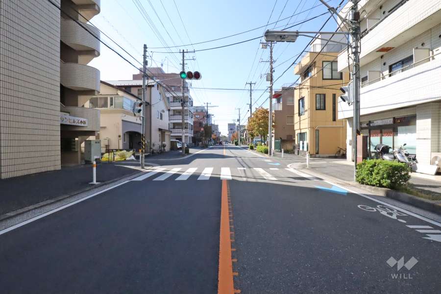 敷地北側の前面道路（東側から）