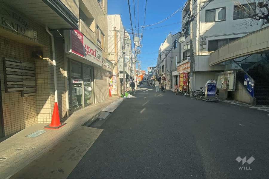 敷地東側の前面道路