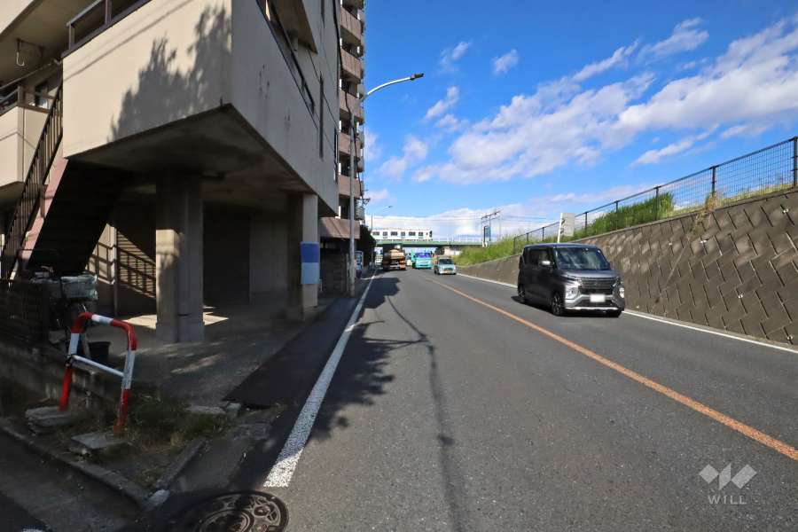敷地北東側の前面道路